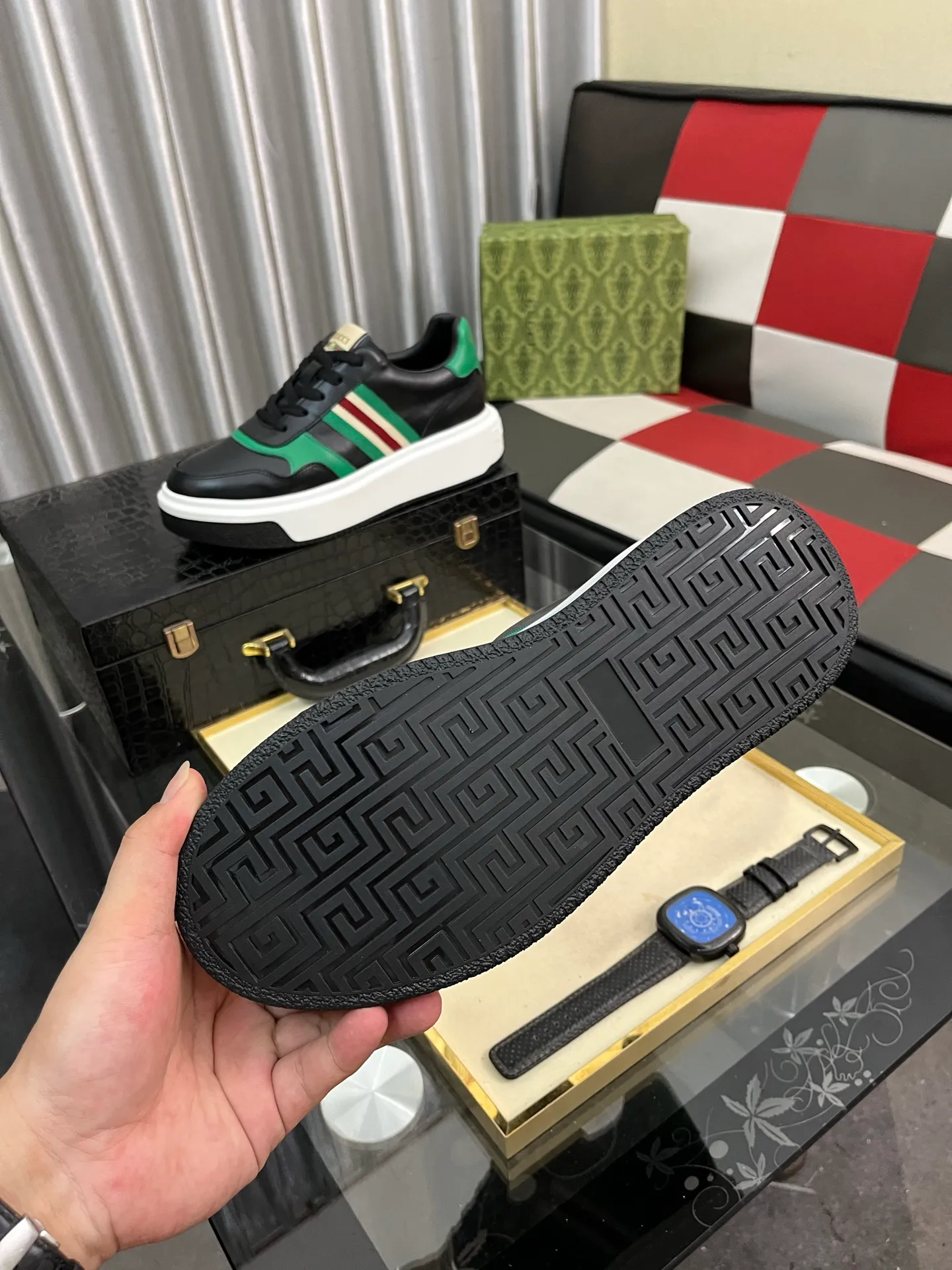 Men's Men's Shoes 💰458⌚️⌚️ [Gucci·Gucci] Original quality. ~ Unique modern style sneakers. 🏃A must-have casual shoe for trendy men😍😍 Original brand imported from Italy, imported original leather, sheep lining (refuses to discolor and grind feet) Sole: Original sole provided by the original factory, French lazy style design ⚠️Fit to the feet, original quality, super comfortable original sole. Just like shooting the real thing 🎬The real thing is better Code number: 38-443️⃣Colors available